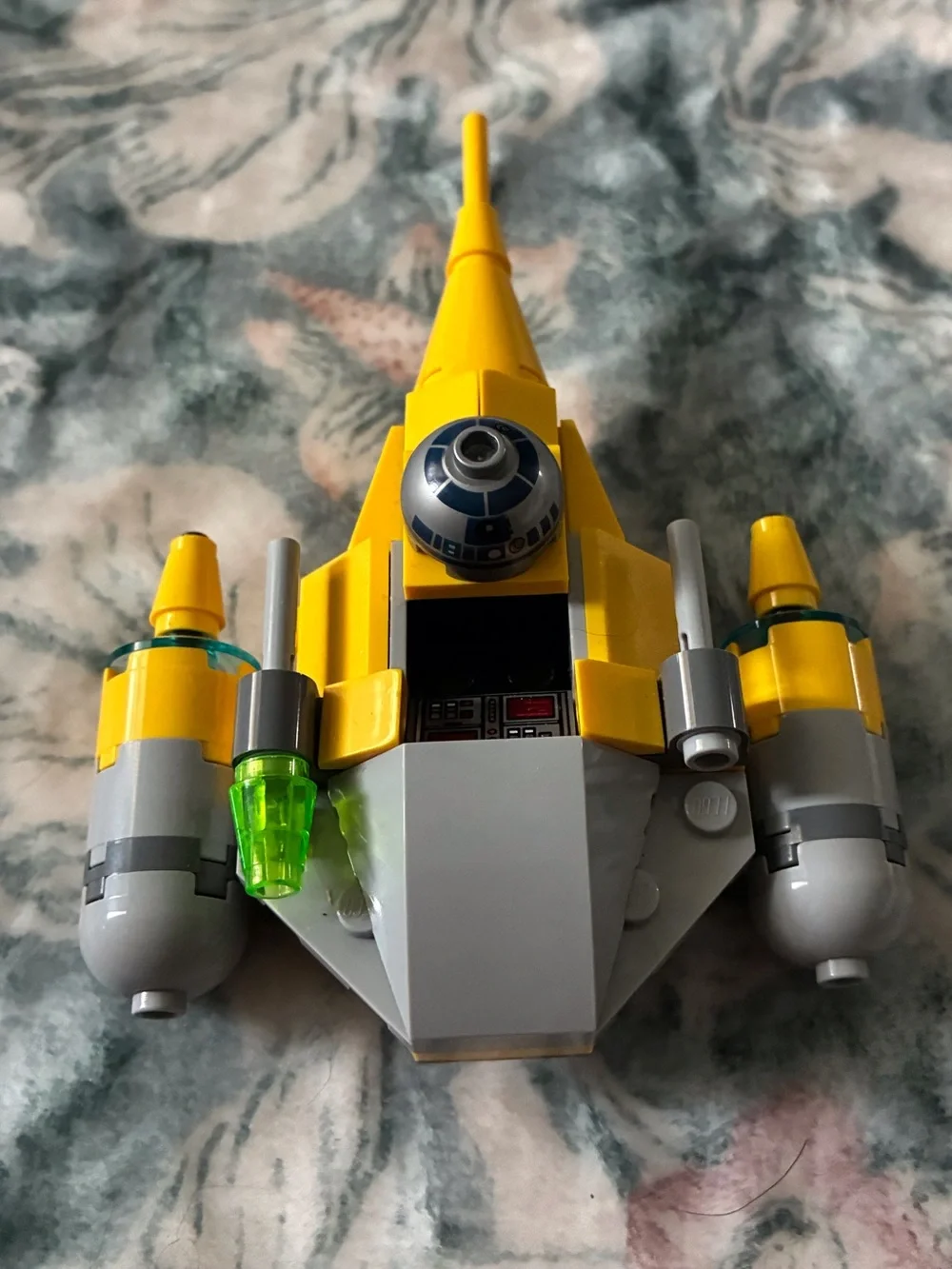 Lego Star Wars fighter with R2D2